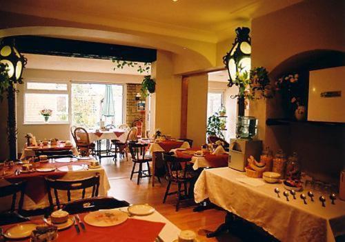 Nonsuch Park Hotel Epsom Buitenkant foto